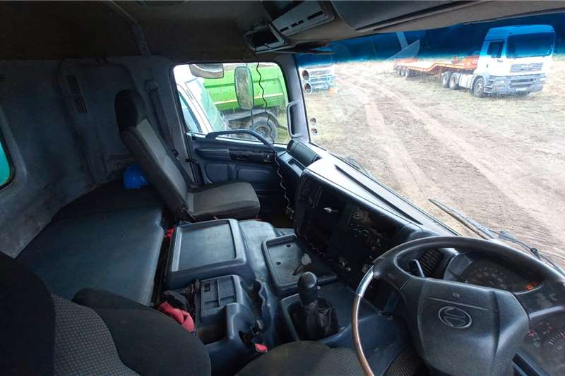  HINO 700 PROFIA