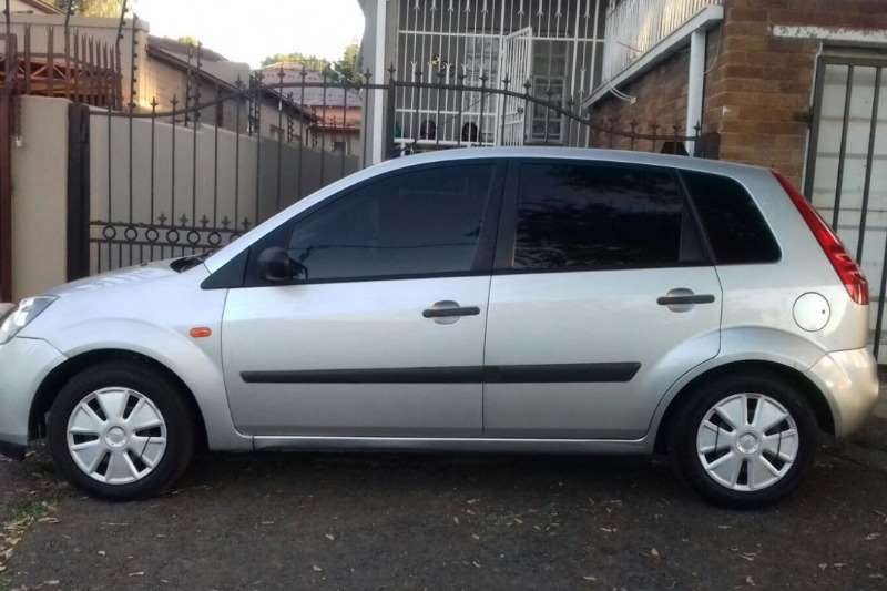 2007 Ford Fiesta 1.4 5 door Ambiente Hatchback ( Petrol / FWD / Manual ...