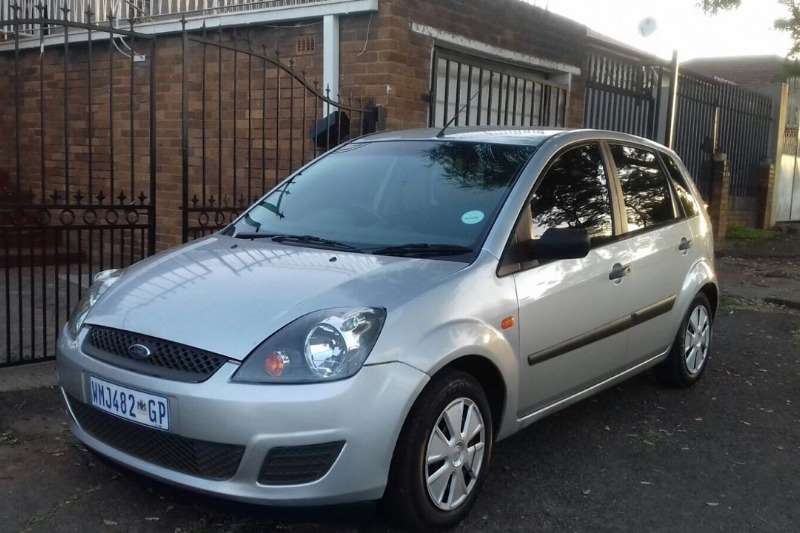 2007 Ford Fiesta 1.4 5 door Ambiente Hatchback ( Petrol / FWD / Manual ...