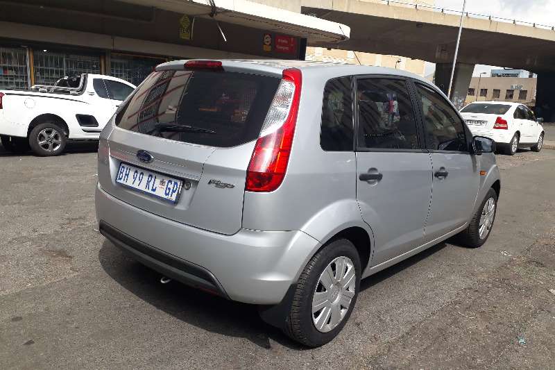 2011 Ford Figo 1.4 Ambiente Hatchback ( Petrol / FWD / Manual ) Cars ...