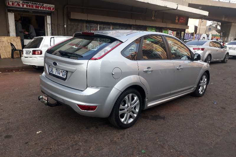 2010 Ford Focus 1 6 5 Door Ambiente Hatchback Petrol Fwd