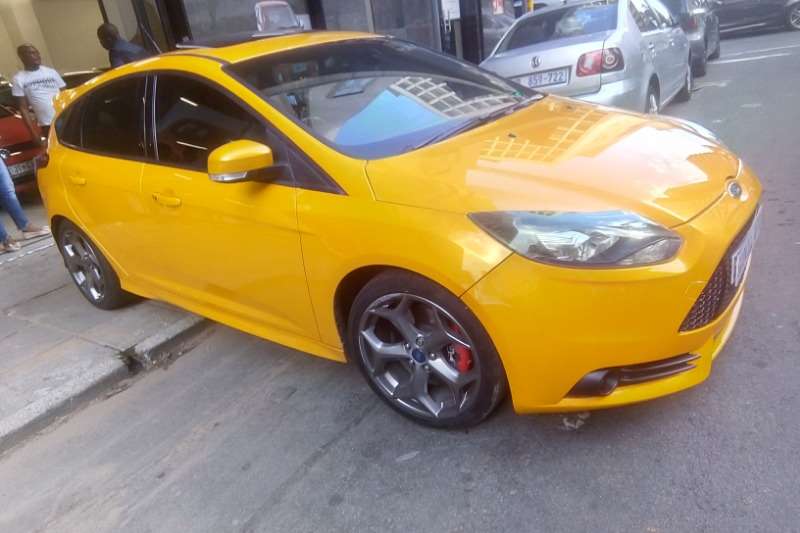 2014 Ford Focus ST 5 door (sunroof + techno pack)