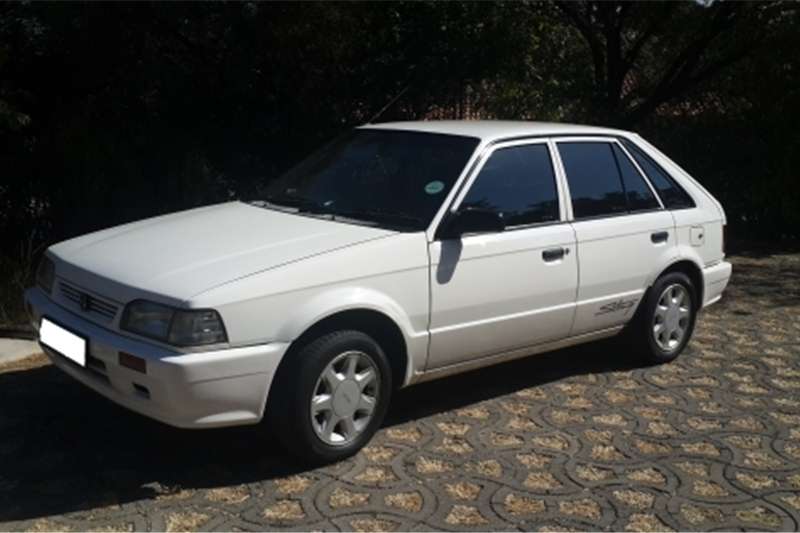 Mazda 323 2000