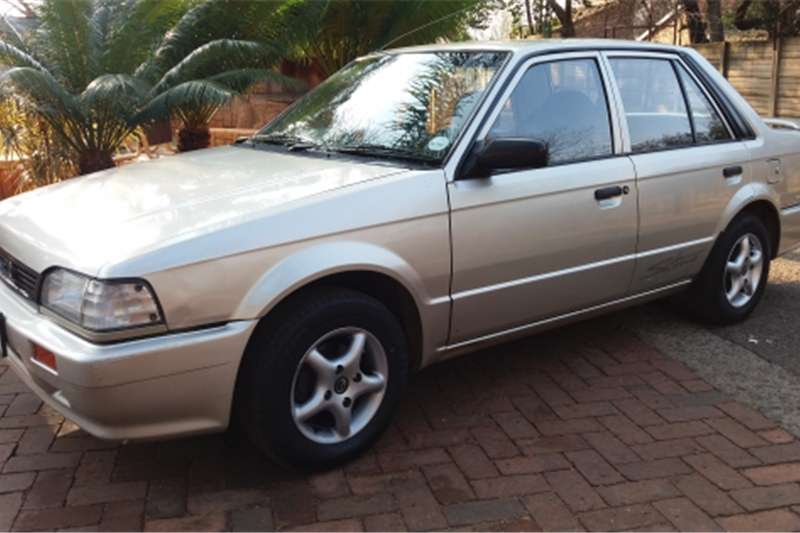 Mazda 323 2000