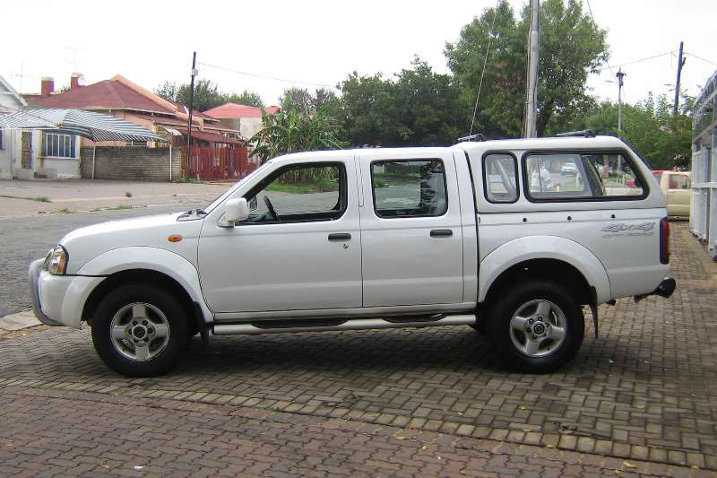 2006 Nissan Hardbody 3.3 V6 double cab 4x4 SEL automatic Double cab ...