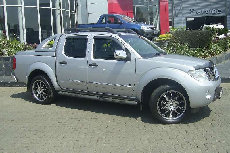 2011 Nissan Navara 3.0dCi V6 Double Cab 4x4 LE Double Cab Bakkie ( 4 X ...