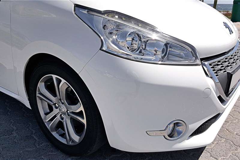 2013 Peugeot 208 5 door 1.6 Allure Hatchback ( Petrol / FWD / Manual ... 2013 Peugeot 208 5 door 1.6 Allure Hatchback ( Petrol / FWD / Manual ...