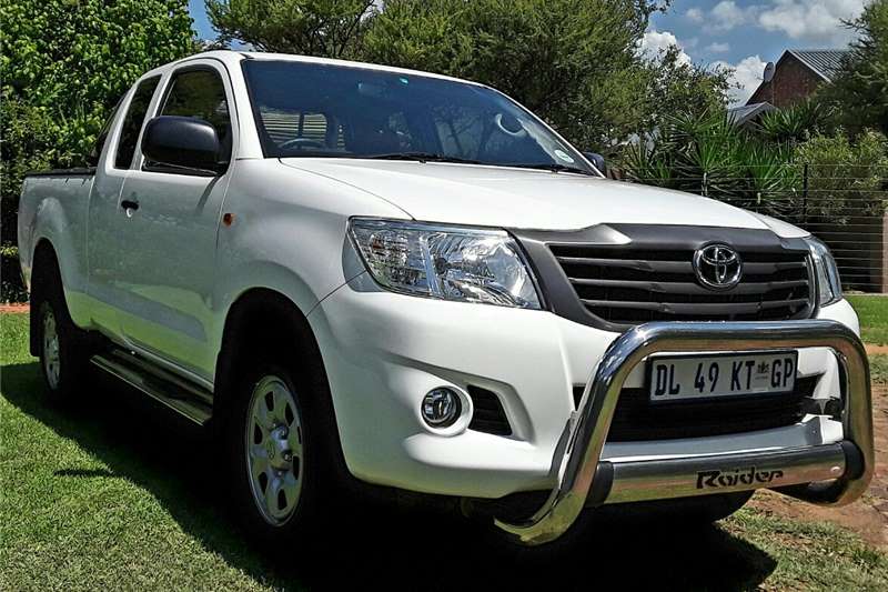 2015 Toyota Hilux 2.5D 4D Xtra cab SRX Extended cab bakkie ( Diesel / RWD / Manual ) Cars for