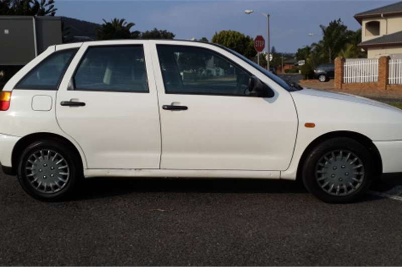 VW Polo playa 1.6i Cars for sale in Western Cape R 38 500 on Auto Mart