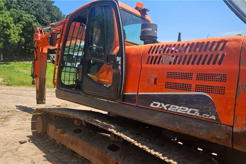   DX220LCA