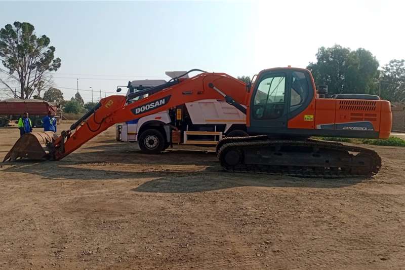   DX220LCA