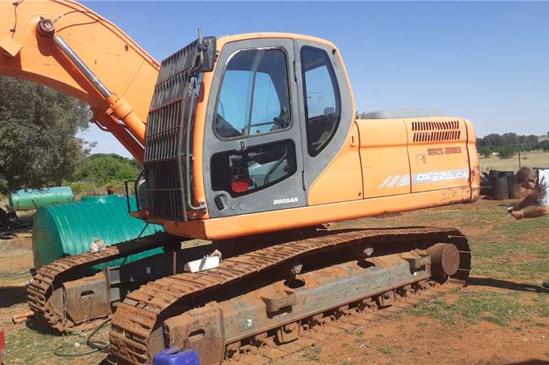   DX225LCA