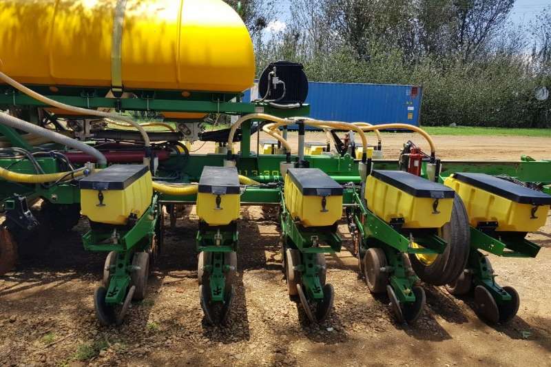 2011 Equalizer Equalizer 2013 30" (16ry,76cm) Drawn planters Planting