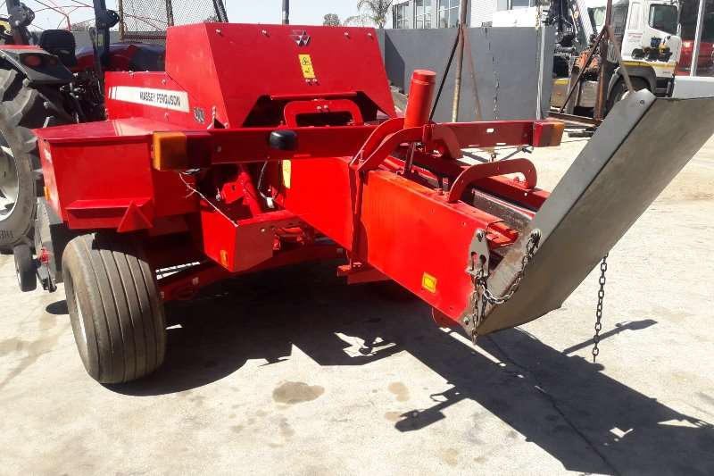 2015 Massey Ferguson 1840 SMALL SQUARE BALER Balers Hay and forage for