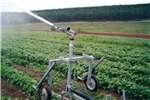 农田灌溉设计和安装中的灌溉喷头和枢纽