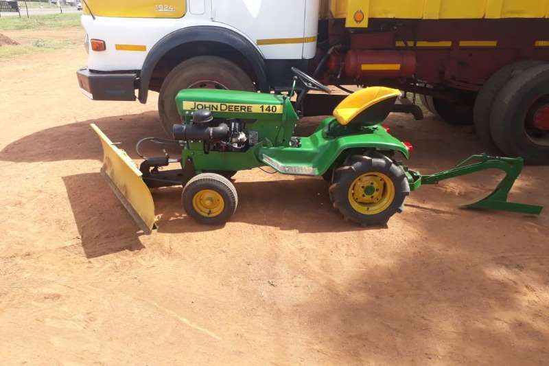 John Deere JOHN DEERE 140 WITH SCRAPER 7 P LOUGH Tractors for sale in Gauteng R 40 000 on Agrimag