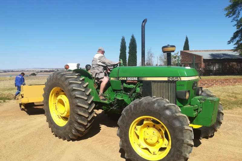 1992 John Deere 2651 Four wheel drive tractors Tractors Farm Equipment