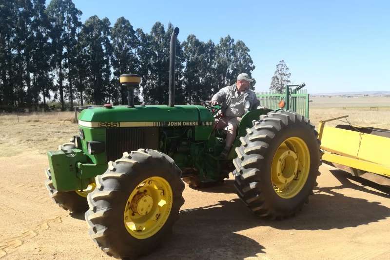 1992 John Deere 2651 Four wheel drive tractors Tractors Farm Equipment
