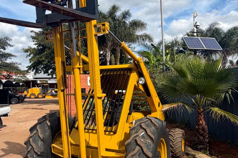   Bond Industries Rough Terrain 5 Ton Forklift . Pri