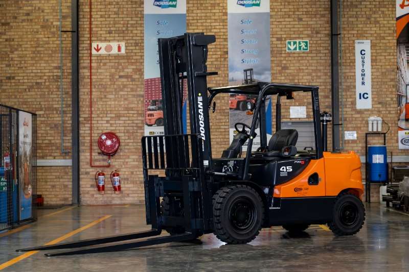 2017 Doosan Forklift D45S 5 Diesel forklift Forklifts Machinery for