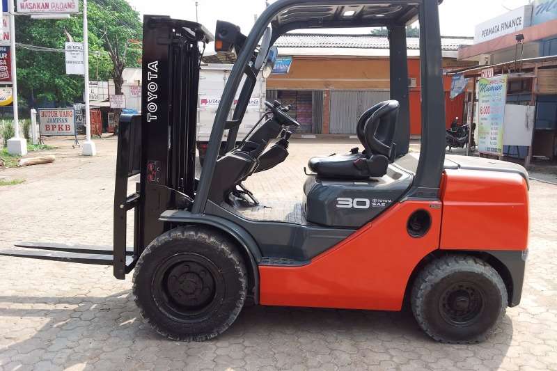 2011 Toyota 3.0 Ton Forklift/Petrol/GAS Toyota 8FG30 Petrol forklift ...