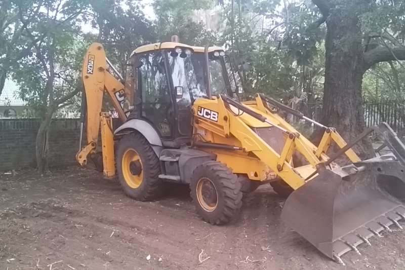 2011 JCB TLB with forks TLBs Machinery for sale in Eastern Cape R 425