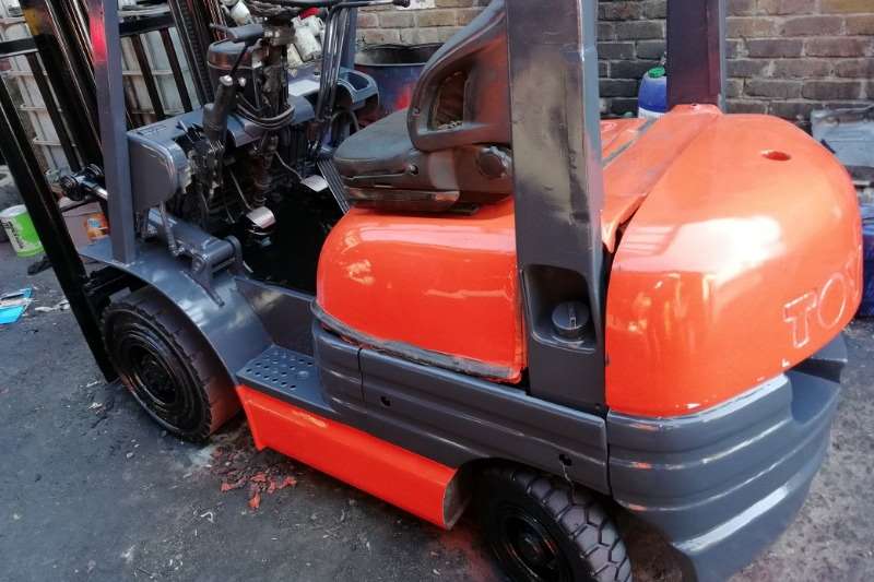 Toyota 1.8 Ton Diesel, 3m sideshift Forklifts Machinery for sale in