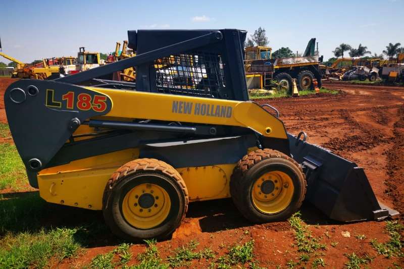   2008 New Holland L185 Skidsteer