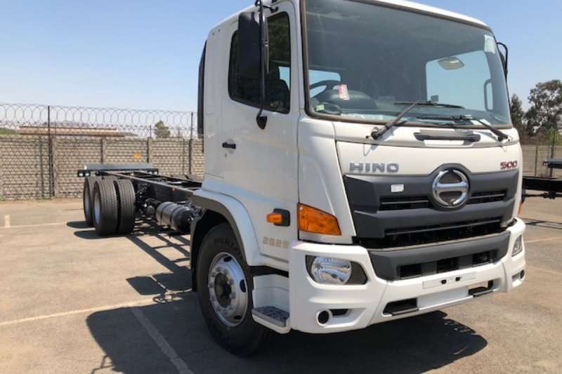 Hino 500 фото кабины внутри