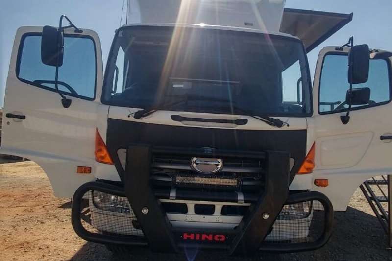 2015 Hino 2015 Hino 500 Series 2626 Closed Body Truck Trucks For