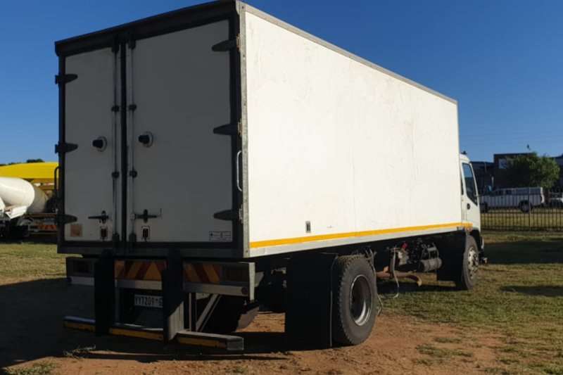 2009 Isuzu FTR 800 Manual with Carrier Diesel Electric Cooler Fridge ...