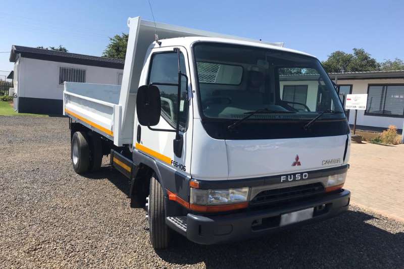 2006年三菱扶桑自卸卡车在豪登市出售,载货卡车和拖车载货175,000卢比