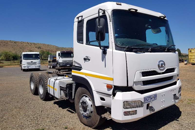 2010 UD  Nissan  UD390 Double axle Truck  Tractor Trucks  for 